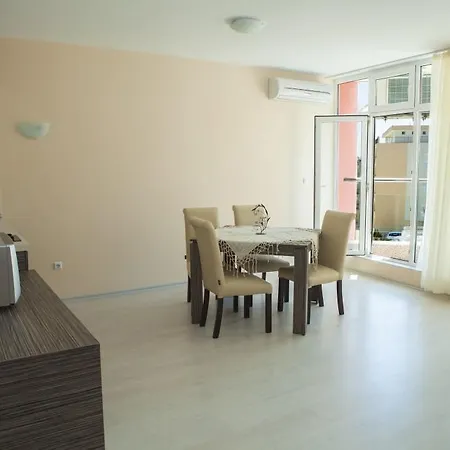 Mirena Rose Garden Family Studio Aparthotel