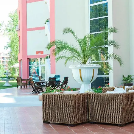 Mirena Rose Garden Family Studio 4*