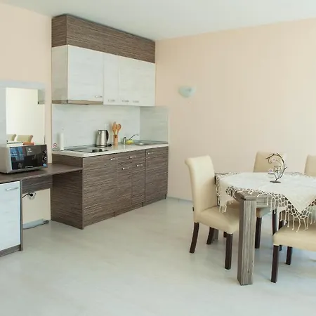 Aparthotel Mirena Rose Garden Family Studio
