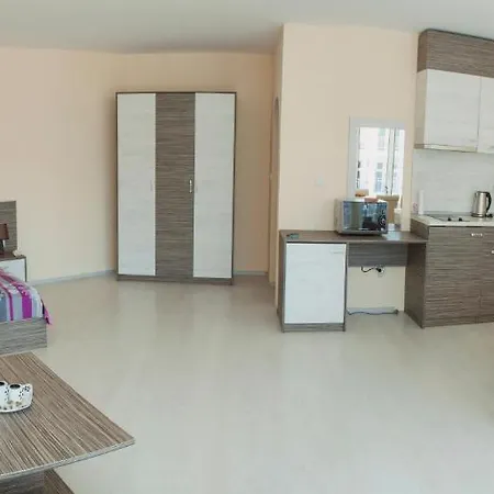 Mirena Rose Garden Family Studio Aparthotel 4*